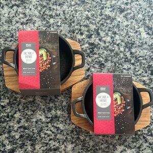 Home & Heart Mini Cast Iron Skillet with Wood Trivet - Black